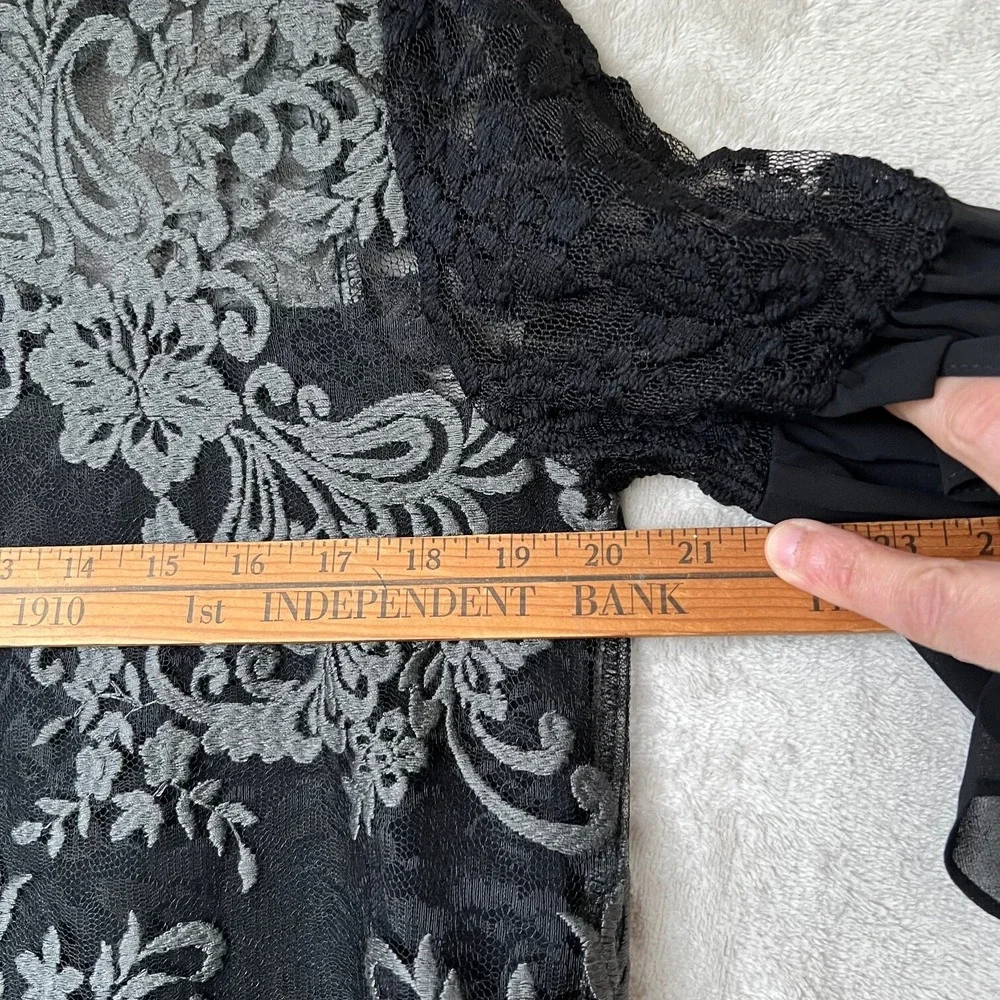 Carmen Marc Valvo Blouse Womens Medium Lace Overlay Half Bell Sleeve Goth Witchy - Picture 5 of 9